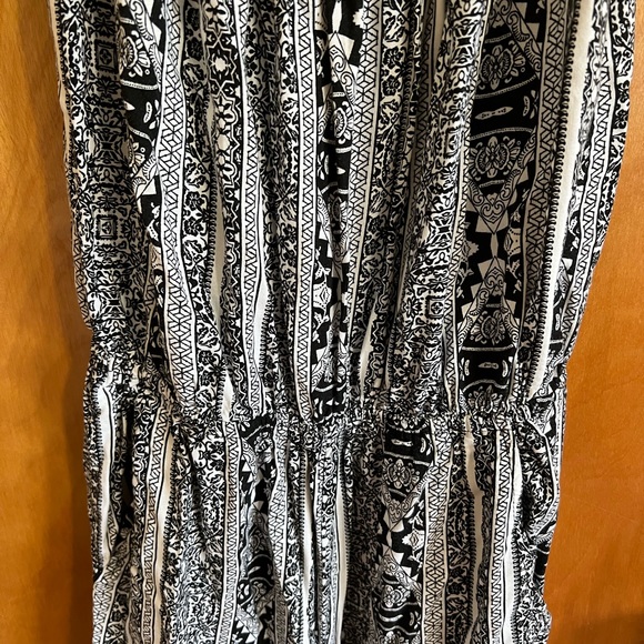 White and black pants romper - Picture 2 of 4